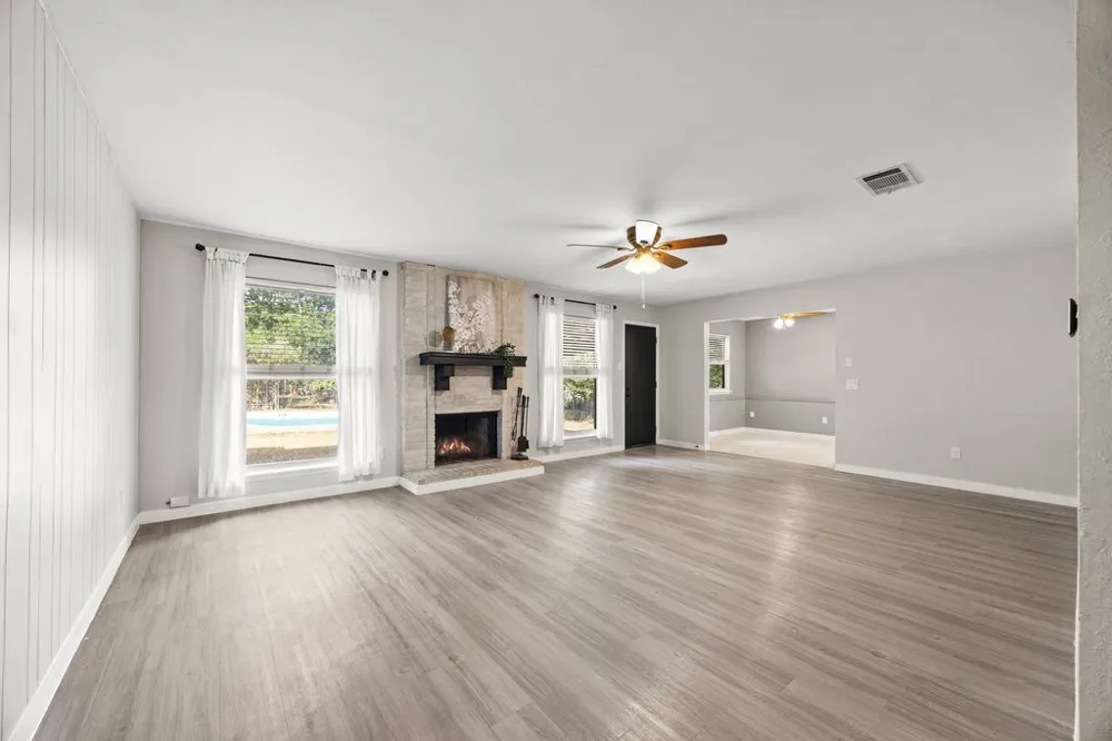 1702 Oakridge Drive Round Rock, TX 78681
