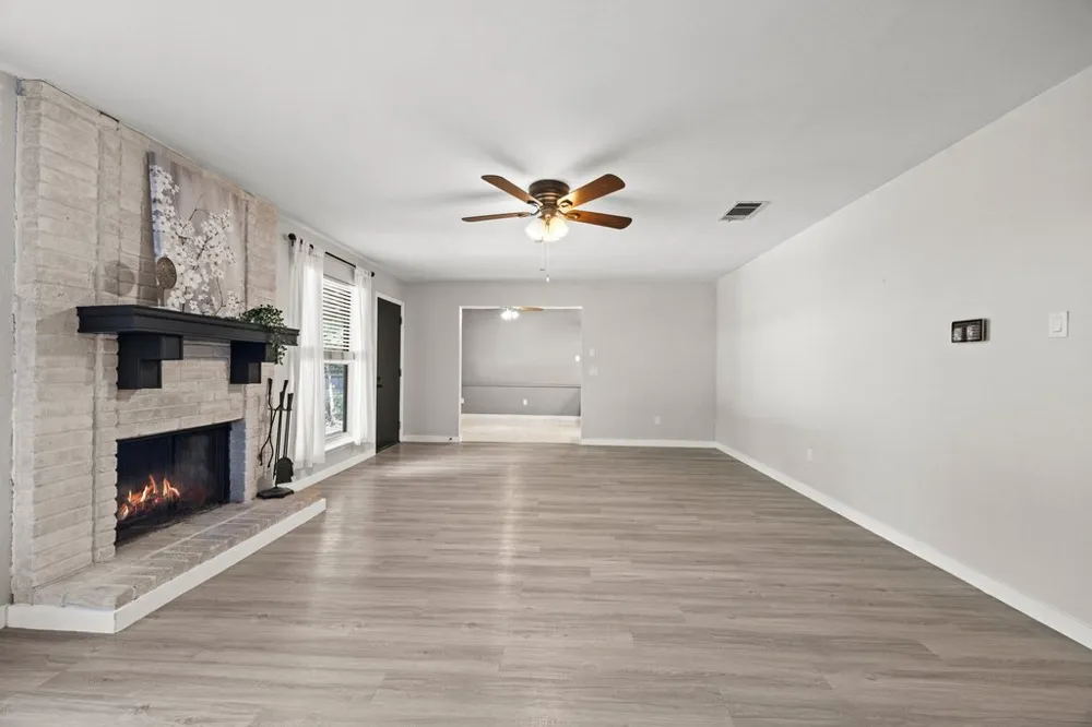 1702 Oakridge Drive Round Rock, TX 78681