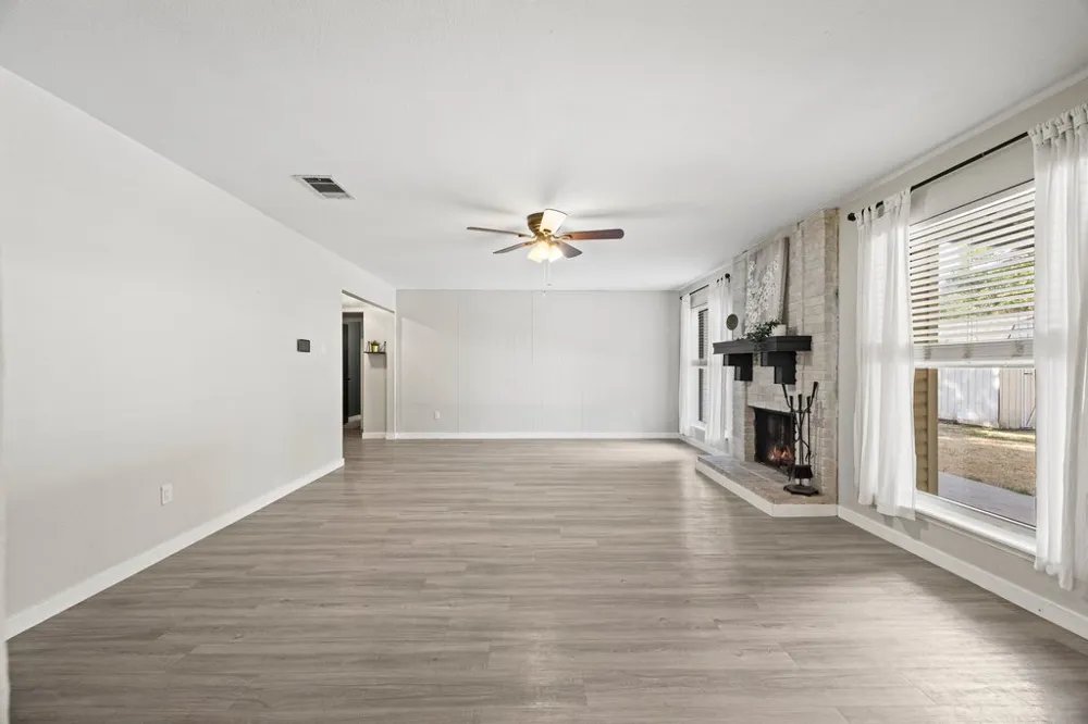 1702 Oakridge Drive Round Rock, TX 78681