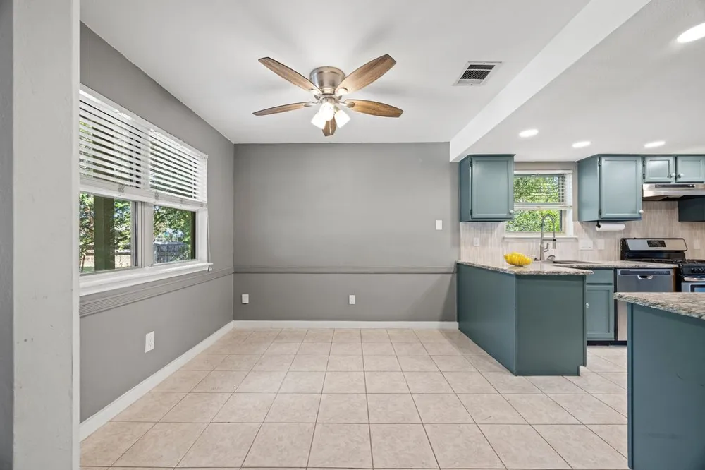 1702 Oakridge Drive Round Rock, TX 78681