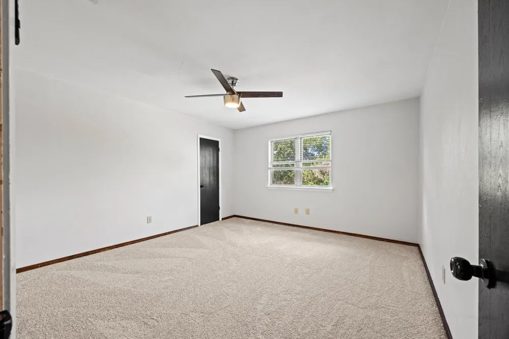 1702 Oakridge Drive Round Rock, TX 78681