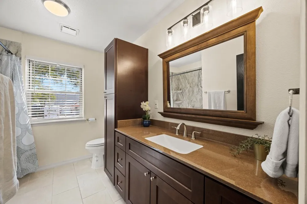 1702 Oakridge Drive Round Rock, TX 78681