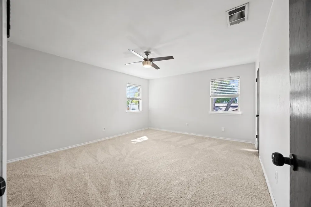 1702 Oakridge Drive Round Rock, TX 78681