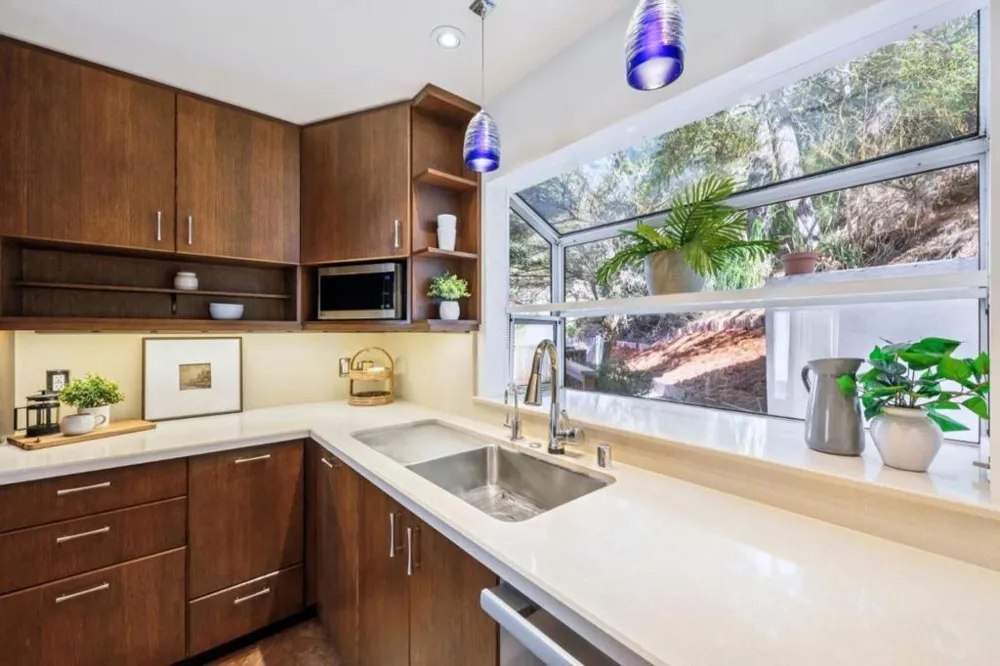 293 Piedmont Avenue Pacifica, CA 94044