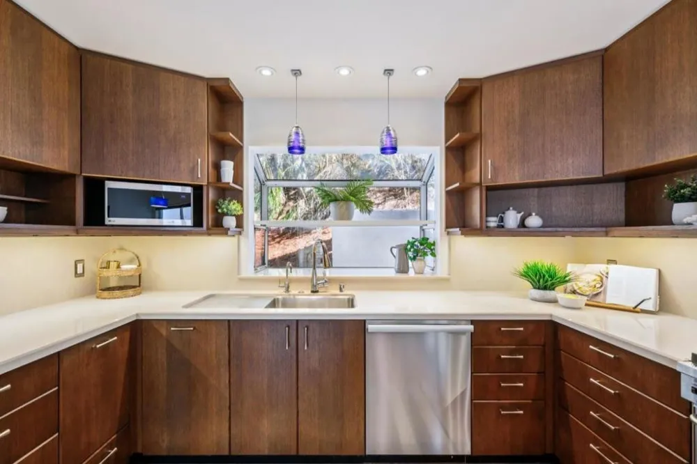 293 Piedmont Avenue Pacifica, CA 94044