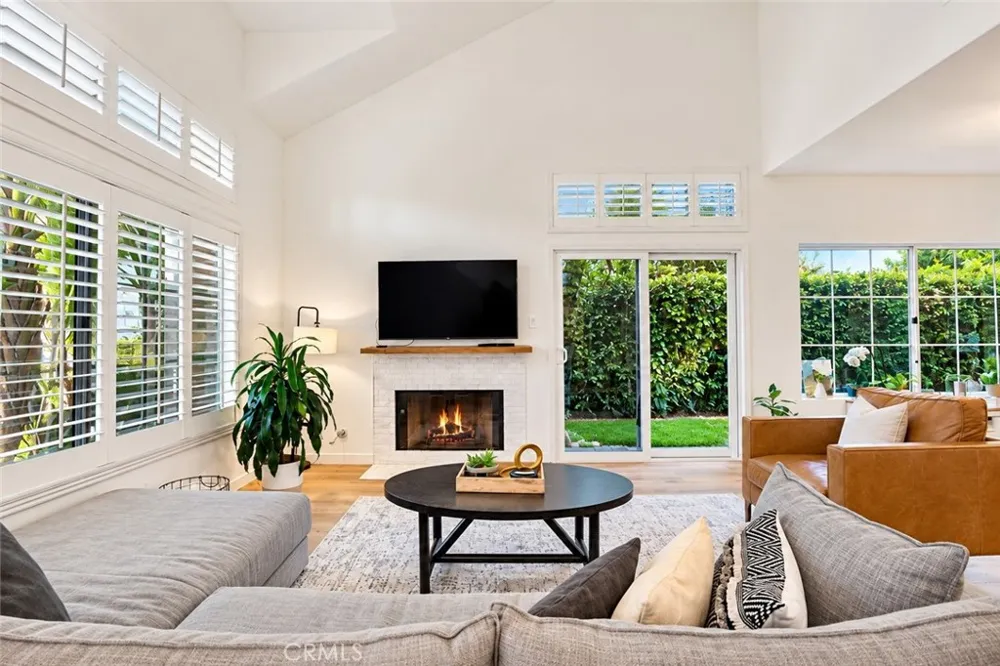 5038 Durant Court Oak Park, CA 91377