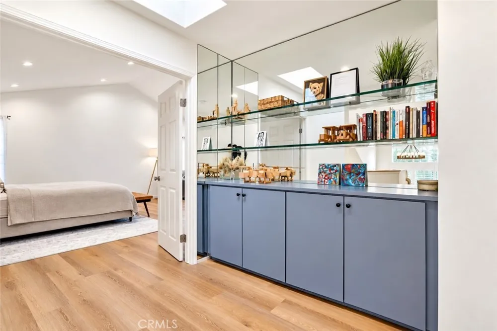 5038 Durant Court Oak Park, CA 91377