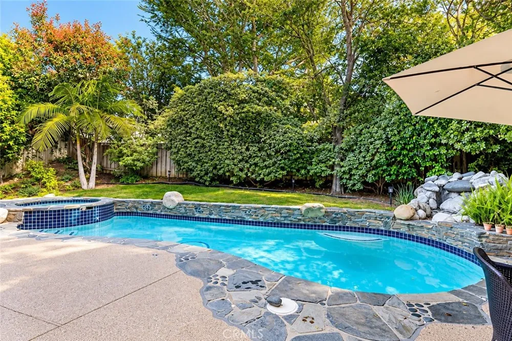 5038 Durant Court Oak Park, CA 91377