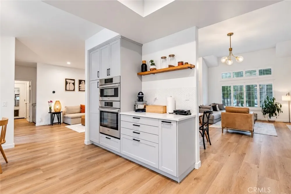 5038 Durant Court Oak Park, CA 91377