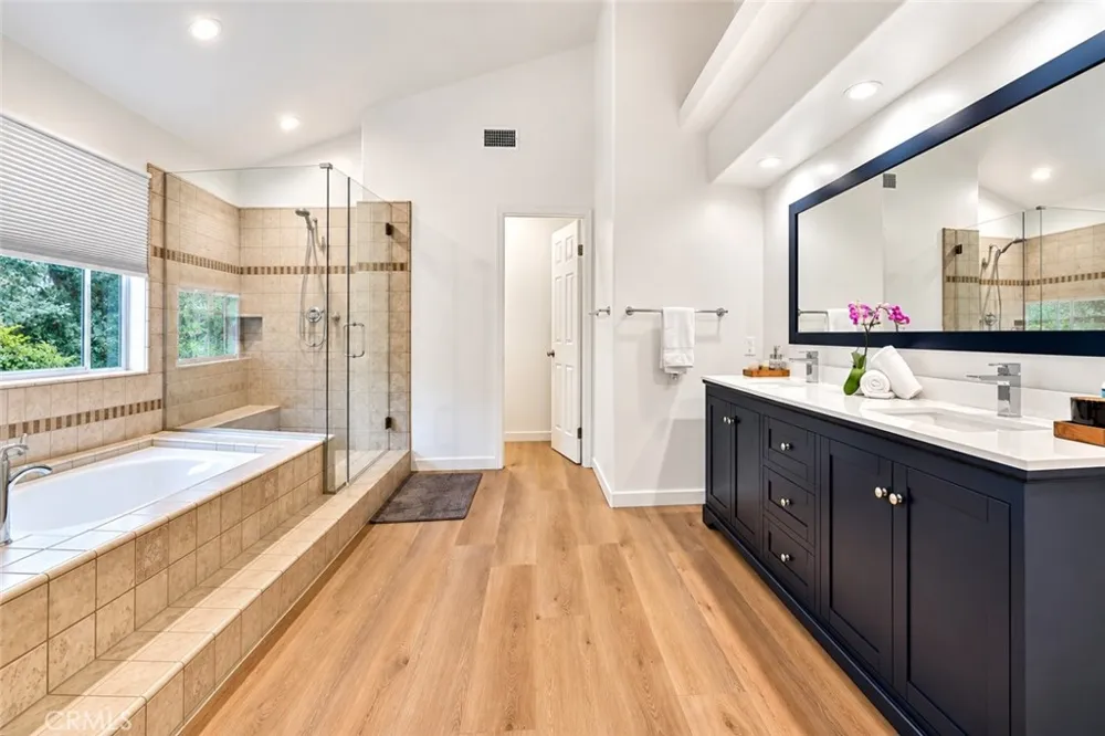 5038 Durant Court Oak Park, CA 91377