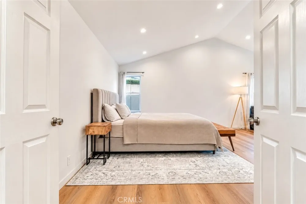 5038 Durant Court Oak Park, CA 91377