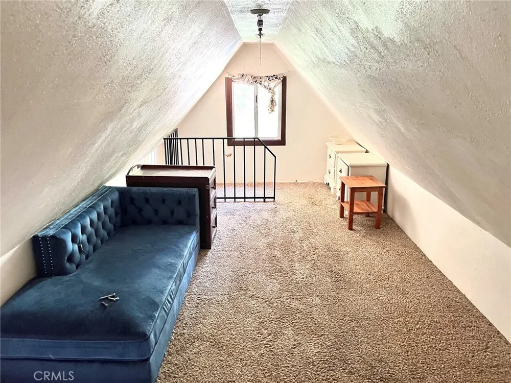 22821 Azalia Lane Crestline, CA 92325