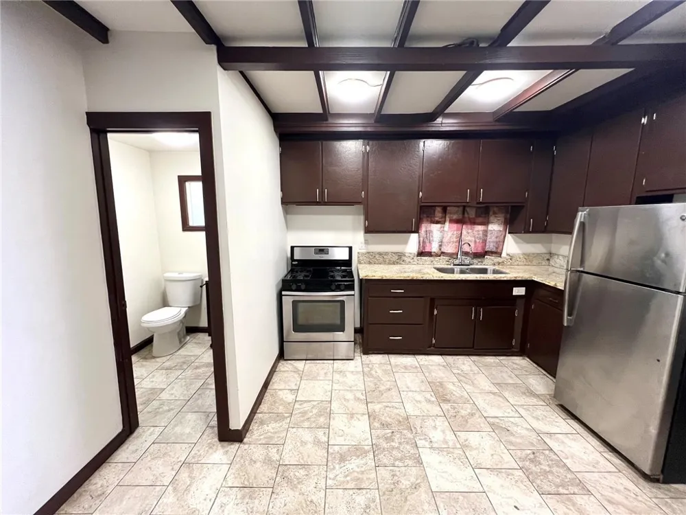 22821 Azalia Lane Crestline, CA 92325
