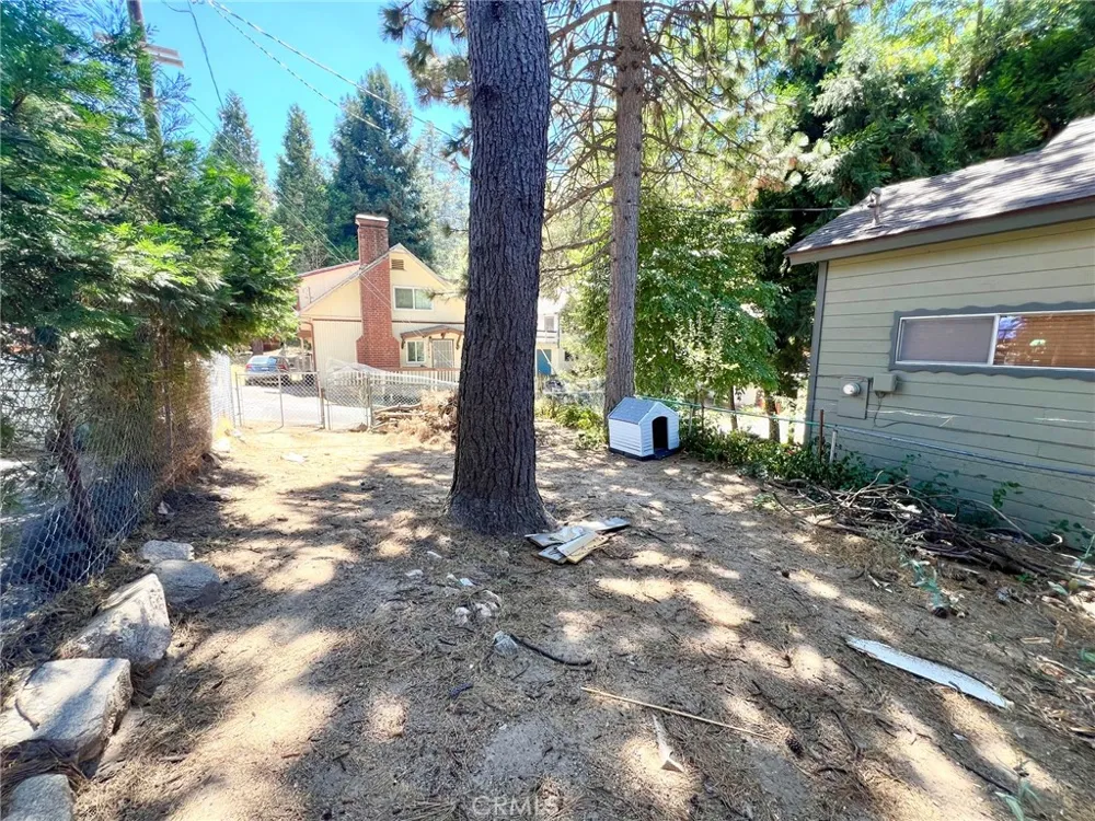 22821 Azalia Lane Crestline, CA 92325