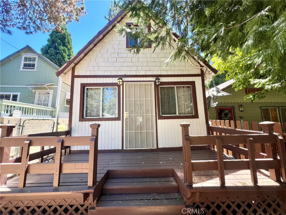 22821 Azalia Lane Crestline, CA 92325