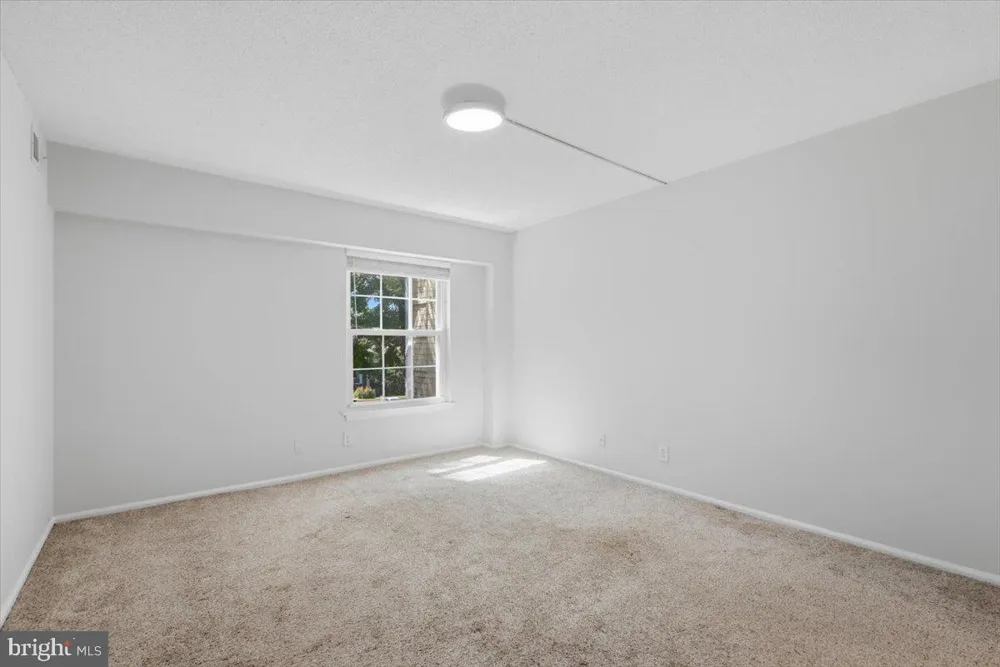 7600 TREMAYNE PLACE #203 Mclean, VA 22102