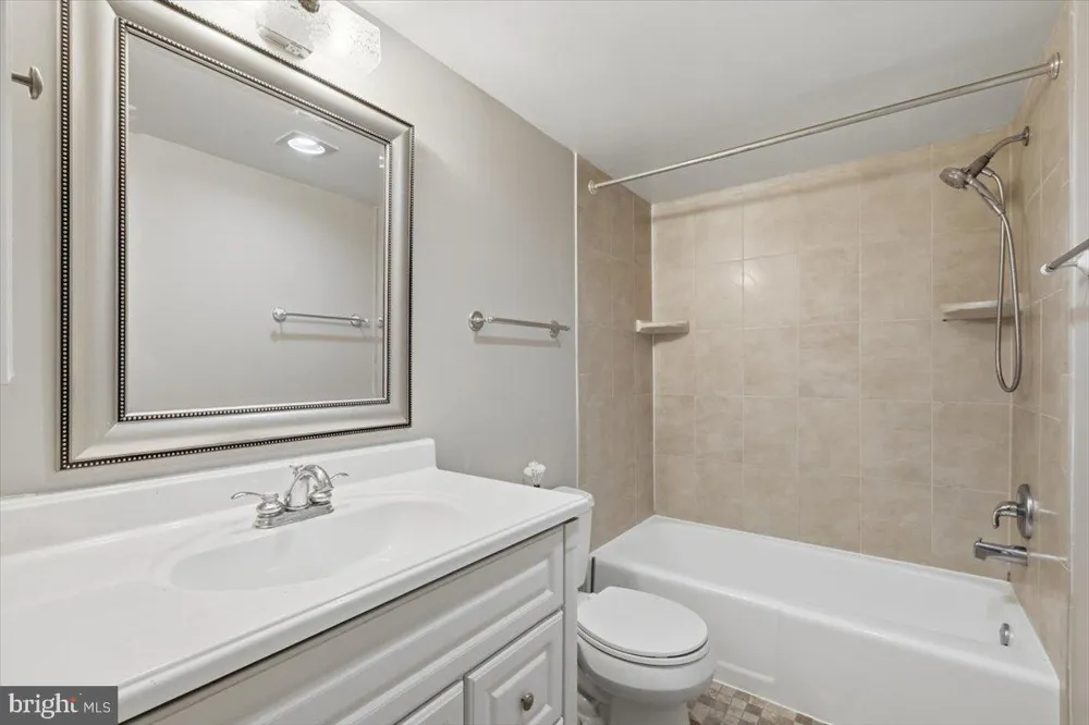7600 TREMAYNE PLACE #203 Mclean, VA 22102
