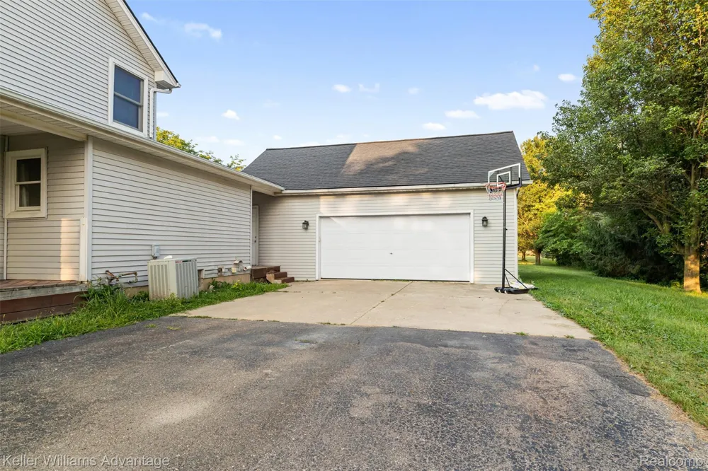 22627 Otter Road Huron Charter Township, MI 48164
