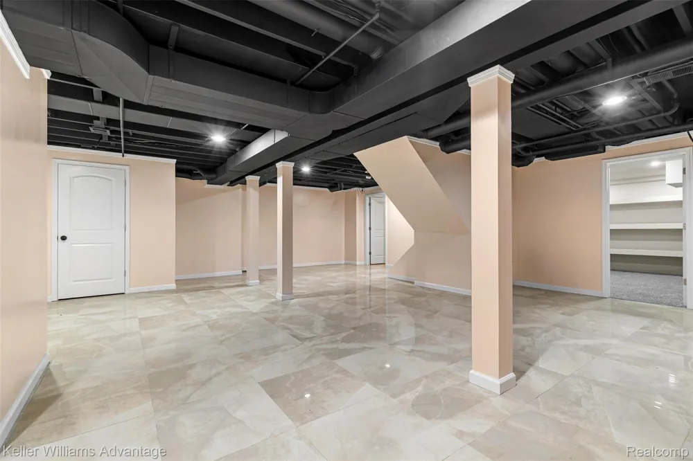 22627 Otter Road Huron Charter Township, MI 48164