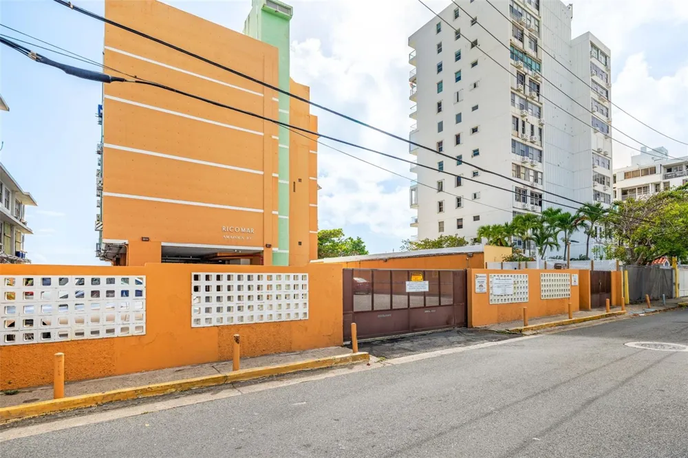 10 CALLE AMAPOLA #5 Carolina, PR 00979