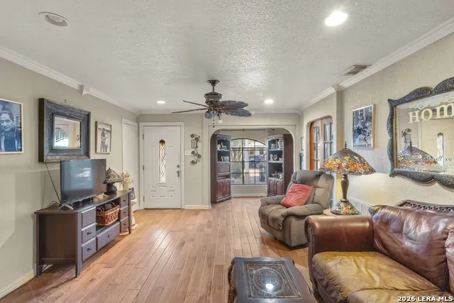 147 Gazel San Antonio, TX 78213