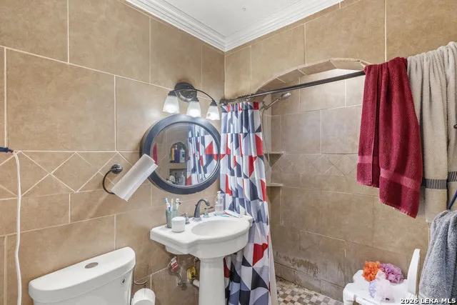 147 Gazel San Antonio, TX 78213