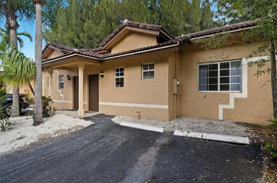 6149 GARDEN COURT Davie, FL 33314