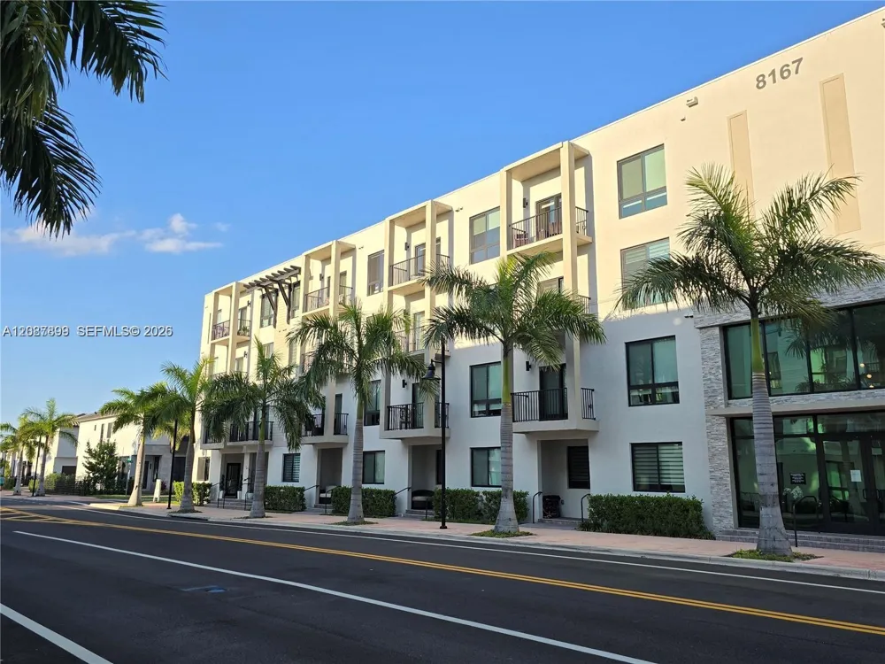 8167 NW 41st St #E-302 Doral, FL 33166