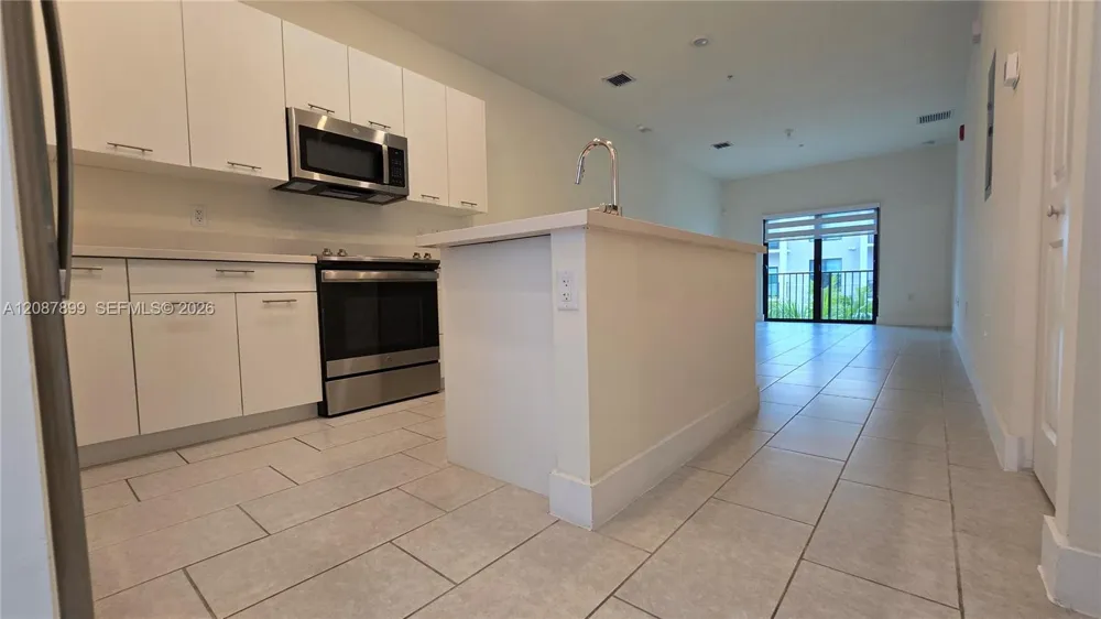 8167 NW 41st St #E-302 Doral, FL 33166