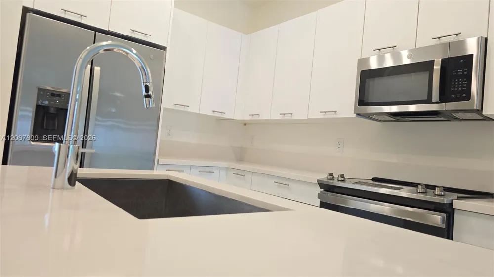 8167 NW 41st St #E-302 Doral, FL 33166