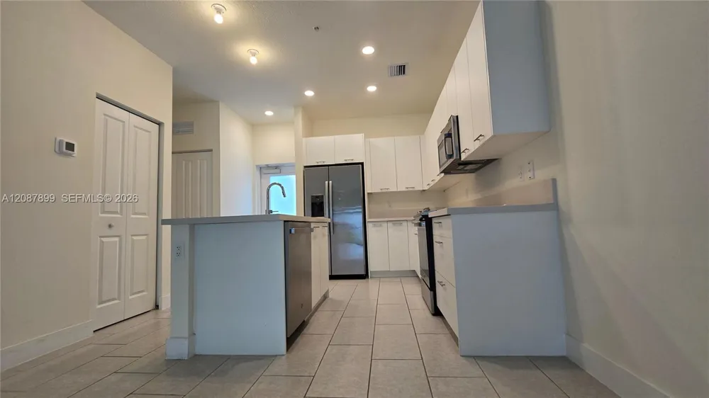 8167 NW 41st St #E-302 Doral, FL 33166