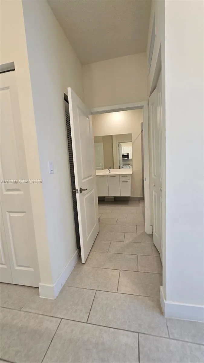 8167 NW 41st St #E-302 Doral, FL 33166