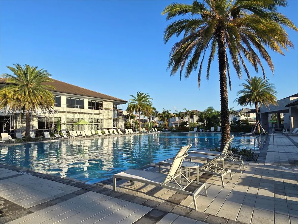 8167 NW 41st St #E-302 Doral, FL 33166