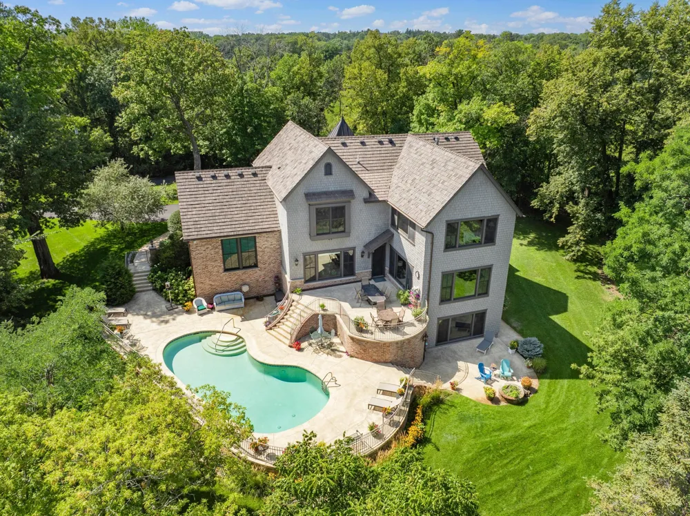 1070 Ferndale Road W Wayzata, MN 55391