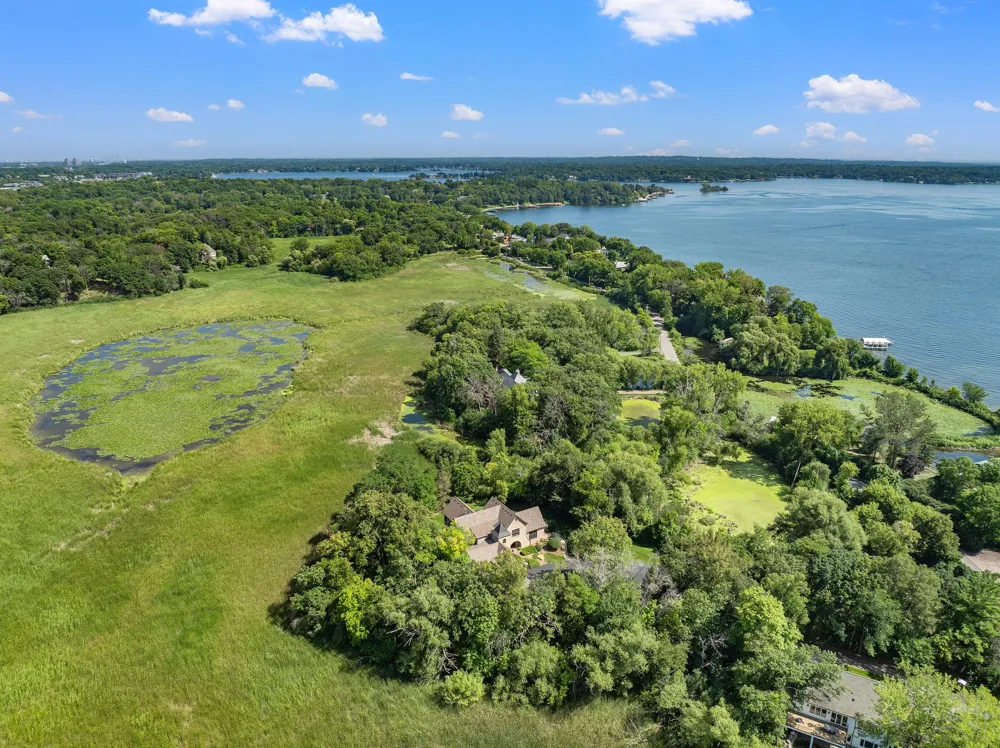 1070 Ferndale Road W Wayzata, MN 55391