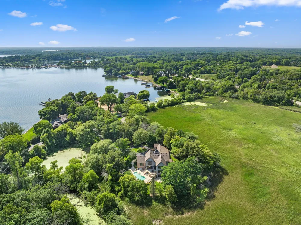 1070 Ferndale Road W Wayzata, MN 55391
