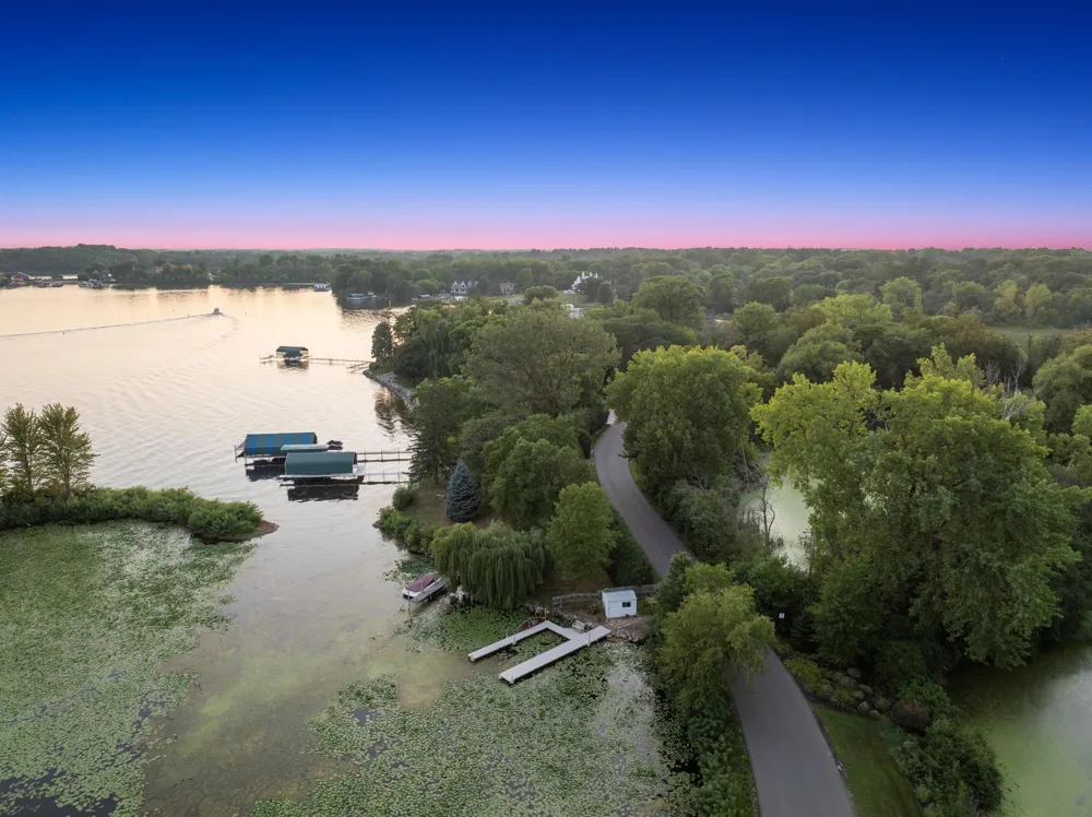 1070 Ferndale Road W Wayzata, MN 55391