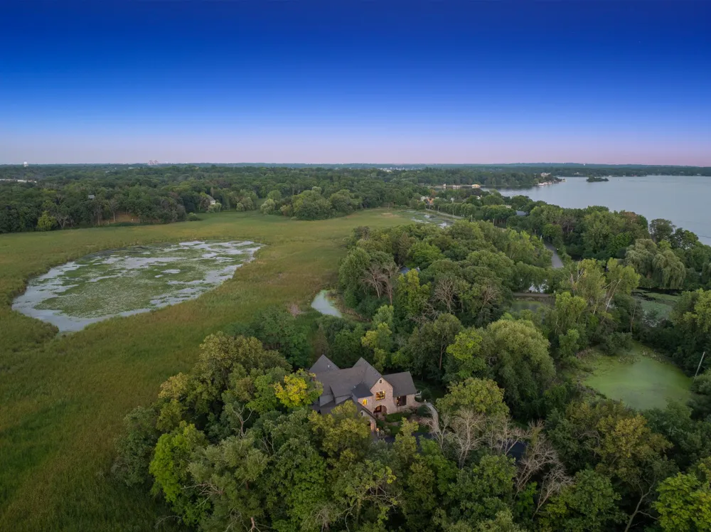 1070 Ferndale Road W Wayzata, MN 55391