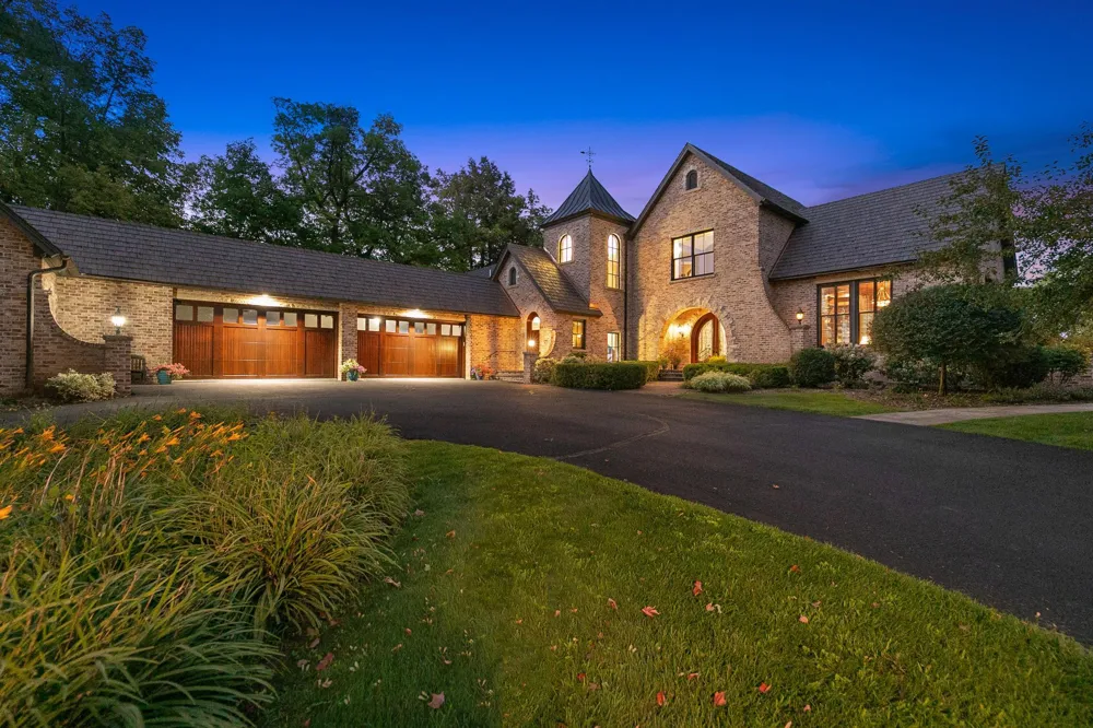 1070 Ferndale Road W Wayzata, MN 55391