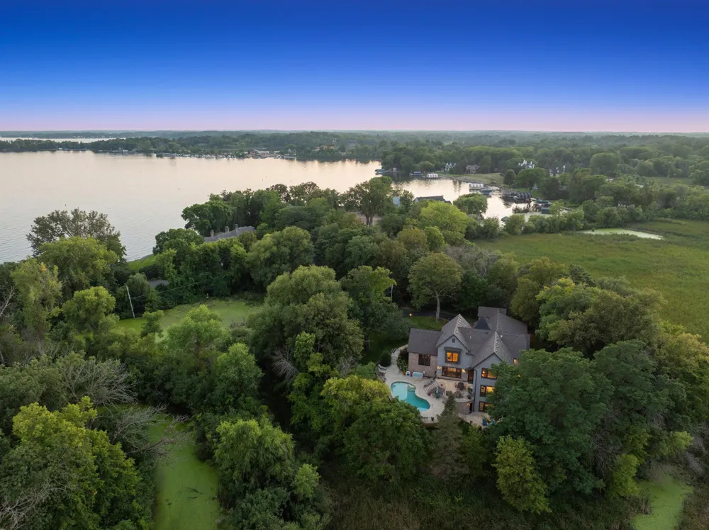 1070 Ferndale Road W Wayzata, MN 55391