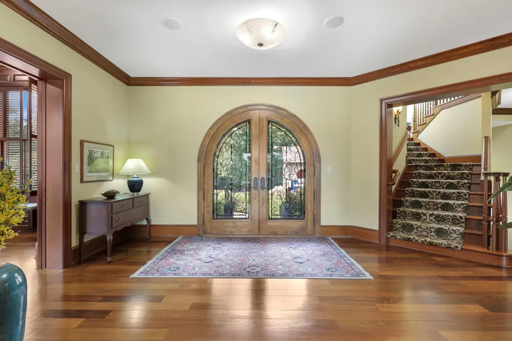 1070 Ferndale Road W Wayzata, MN 55391
