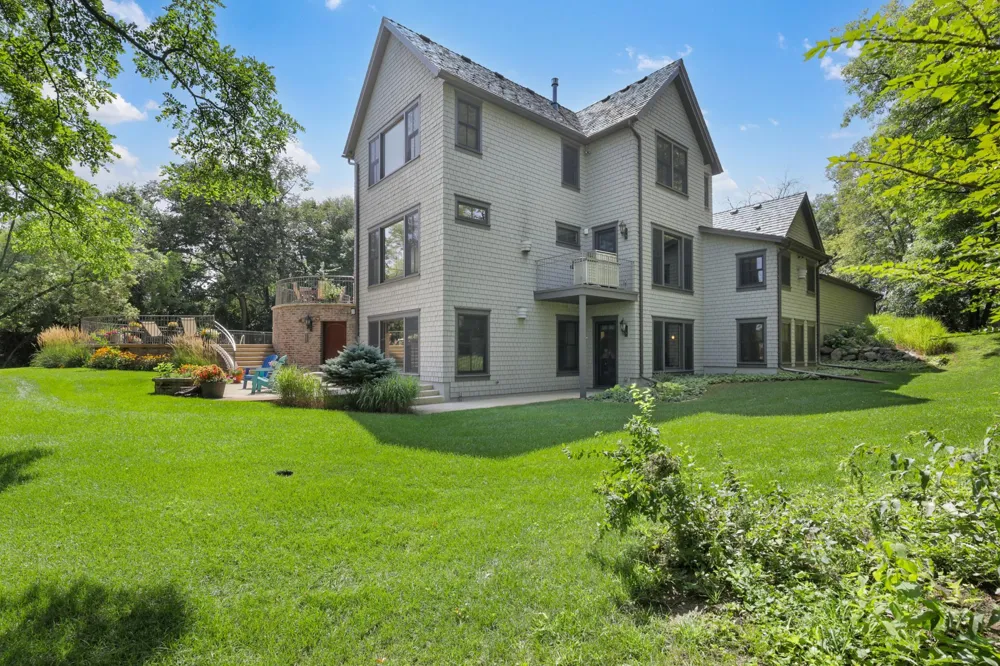 1070 Ferndale Road W Wayzata, MN 55391