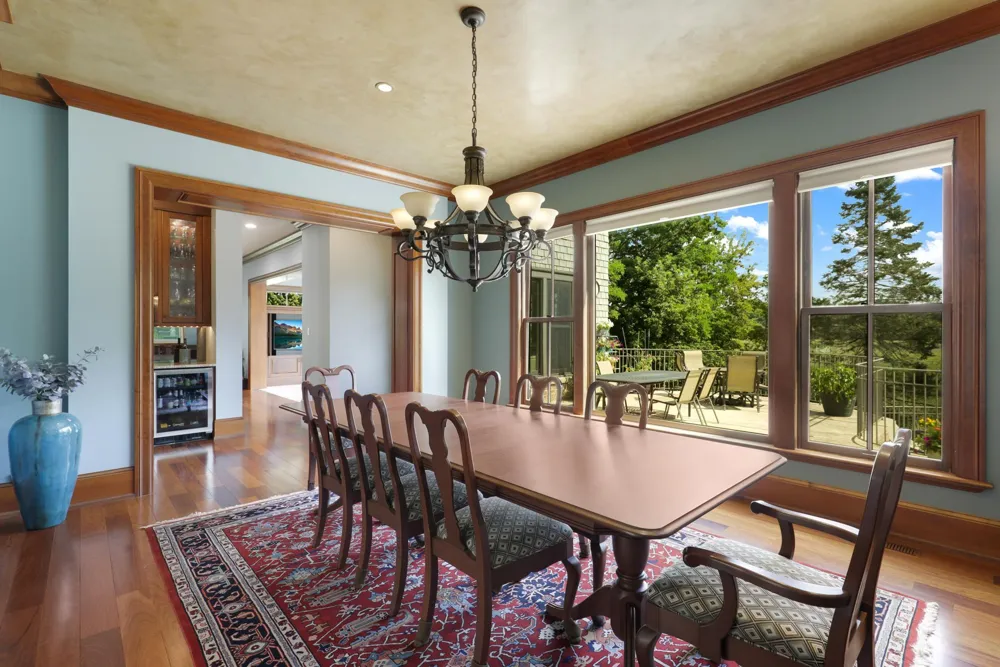 1070 Ferndale Road W Wayzata, MN 55391