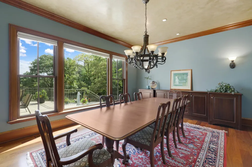 1070 Ferndale Road W Wayzata, MN 55391