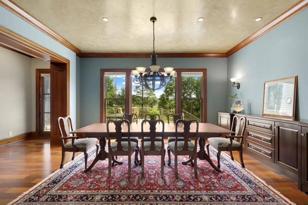1070 Ferndale Road W Wayzata, MN 55391