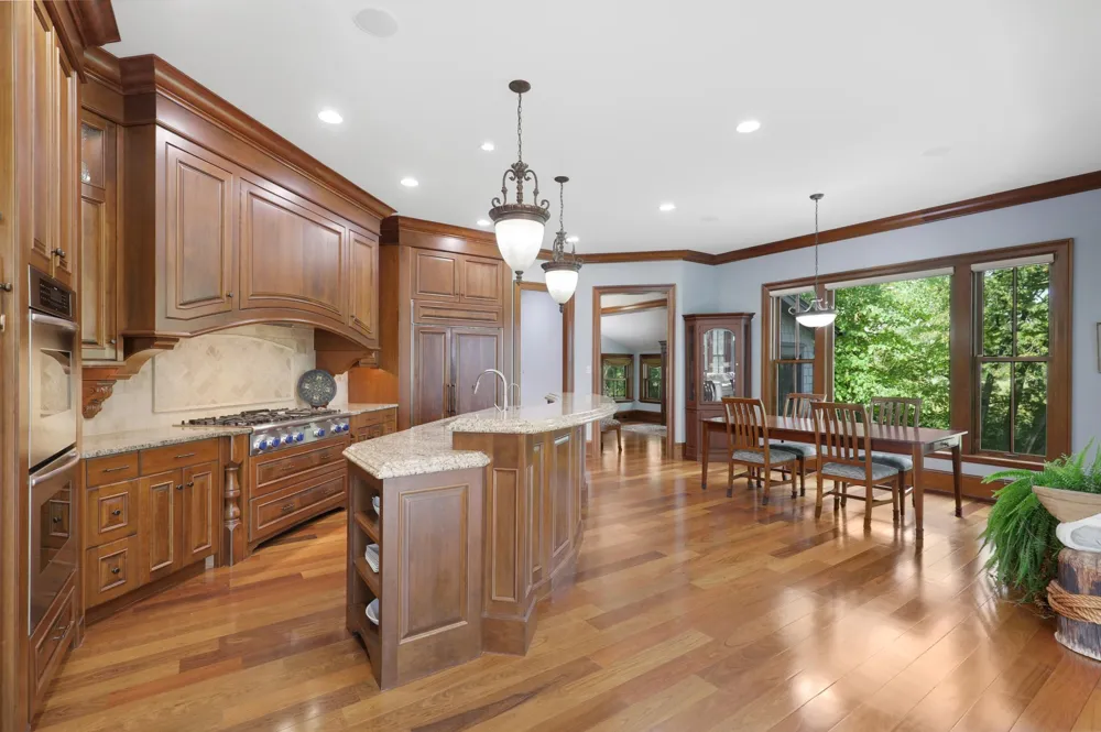 1070 Ferndale Road W Wayzata, MN 55391