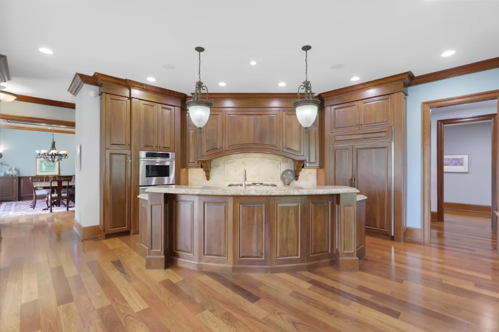 1070 Ferndale Road W Wayzata, MN 55391