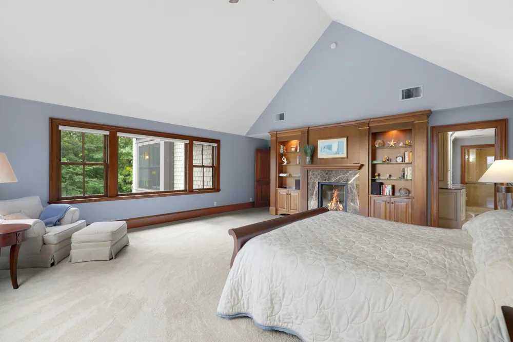 1070 Ferndale Road W Wayzata, MN 55391