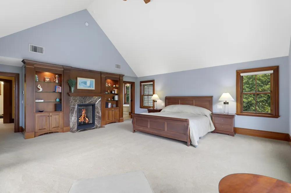 1070 Ferndale Road W Wayzata, MN 55391