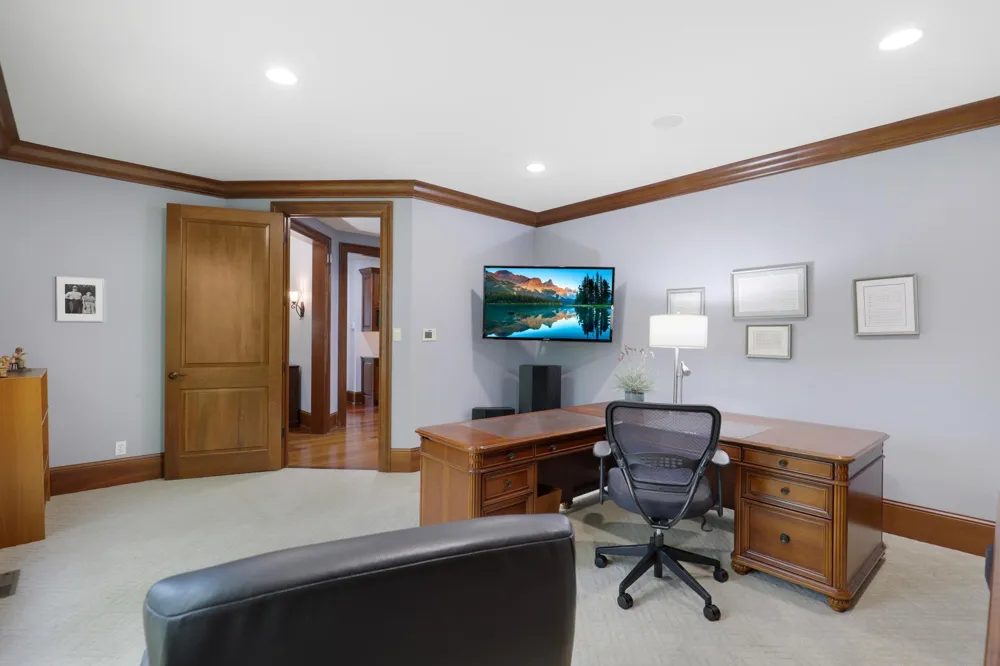 1070 Ferndale Road W Wayzata, MN 55391